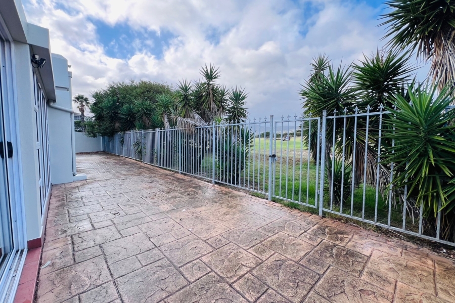 To Let 4 Bedroom Property for Rent in Parow Golf Course Western Cape